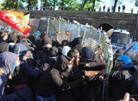G7 esteri: antagonisti - Polizia, scontri a #Lucca. #OrdinePubblico