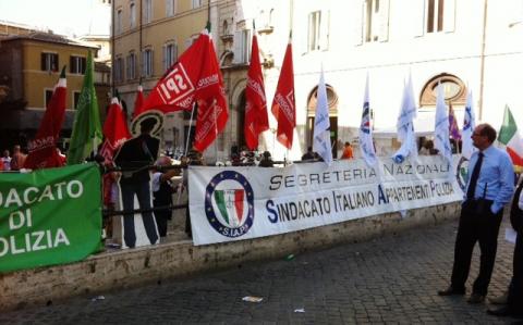 Manovra Finanziaria 2011: I Poliziotti  in Piazza
