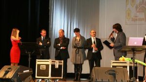 FOTO DELLA BEFANA DEL POLIZIOTTO CON IL COMUNE DI ERICE