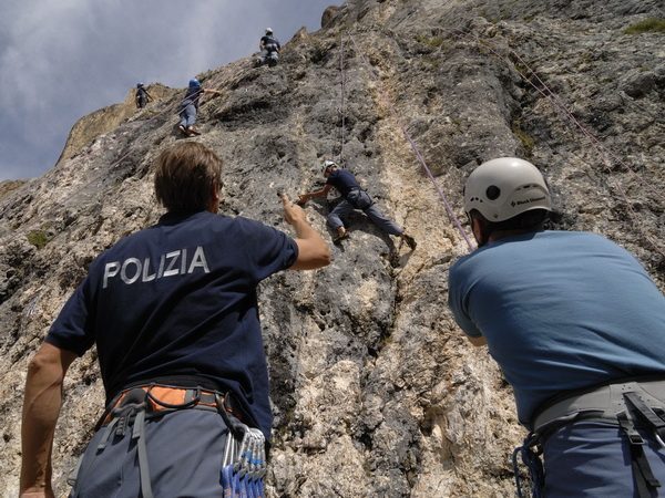 Ipotesi di avvio procedura “concorsuale” per l’assegnazione al C.A.A. di Moena operatori idonei ad acquisire la qualifica di istruttori di sci e di alpinismo Esito incontro