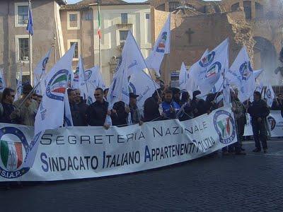 DOPO L'ANNUNCIO DELLO STATO DI AGITAZIONE, LA PRESSIONE DEL SIAP A TUTTI I LIVELLI ISTITUZIONALI DETERMINA UNA PRIMA RISPOSTA DELL'AMMINISTRAZIONE DI P.S. 