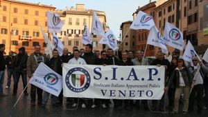 PENSIONI : LE COMPAGINI SINDACALI CHE CREDONO VERAMENTE NEI DIRITTI PREVIDENZIALI, IN PIAZZA CONTRO IL GOVERNO !