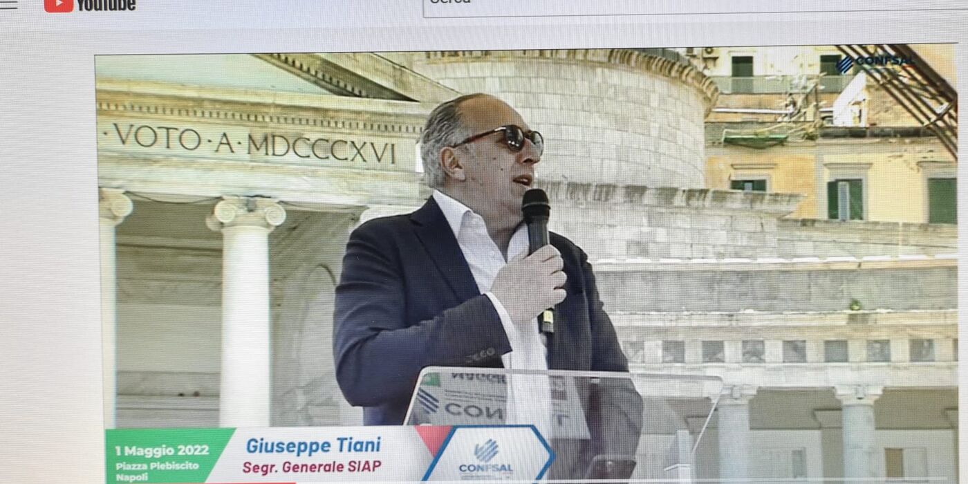 1 maggio 2022 - Napoli L'intervento del Segretario Generale del SIAP  Giuseppe Tiani sul palco della Confsal | S.I.A.P. - Sindacato Italiano  Appartenenti Polizia, image size:1400x700