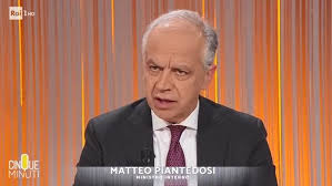 Intervista al Ministro Piantedosi nella trasmissione \'5 minuti\' di Bruno Vespa