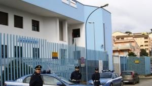 ALLOGGI DI SERVIZIO . GLI ACCORDI SIGLATI CON IL DIPARTIMENTO DI P.S., CON RIFERIMENTO ANCHE ALLE COMMISSIONI PARITETICHE CENTRALI 