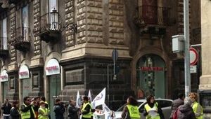 UNA MANIFESTAZIONE PER I POLIZIOTTI CATANESI !