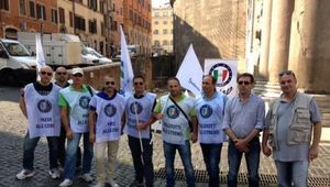 LA VOCE DELLA PIAZZA: POLIZIOTTI ALLO STREMO PAESE ALLE CORDE