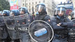 Dura Protesta del S.I.A.P. per il Mancato Pagamento delle ore di Straordinario per i Servizi di Ordine Pubblico No Tav 