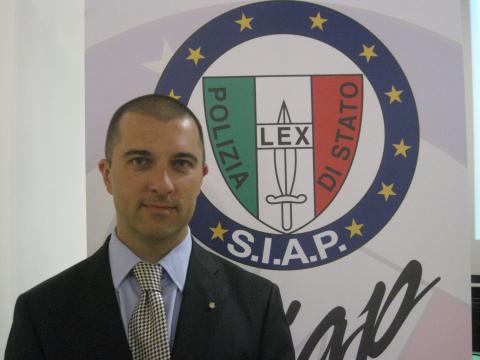 AUTOFORMAZIONE 27 settembre 2013 - organizzata da SIAP Verona. Nella foto il Segretario Provinciale SIAP di Verona Grinzi dr. Roberto. 