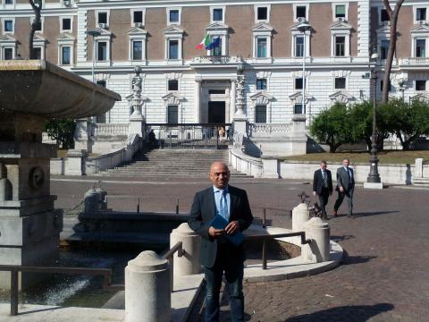 Legge 15 luglio 2011, n. 111 - Assenze dal servizio per malattie di pubblici dipendenti. 