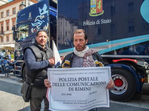 RIMINI- MANIFESTAZIONE CONTRO LA CHIUSURA DELLA SEZIONE POLIZIA POSTALE.