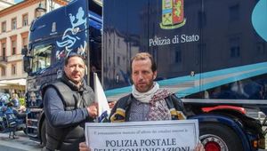 RIMINI- MANIFESTAZIONE CONTRO LA CHIUSURA DELLA SEZIONE POLIZIA POSTALE.