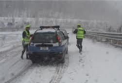 Vestiario Reparti della Polizia Stradale esposti al freddo