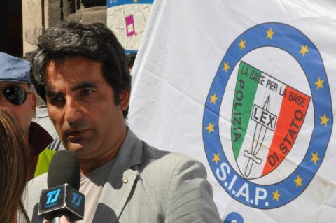UN SIT- IN DI PROTESTA CONTRO L'ABBANDONO DEI POLIZIOTTI SICILIANI