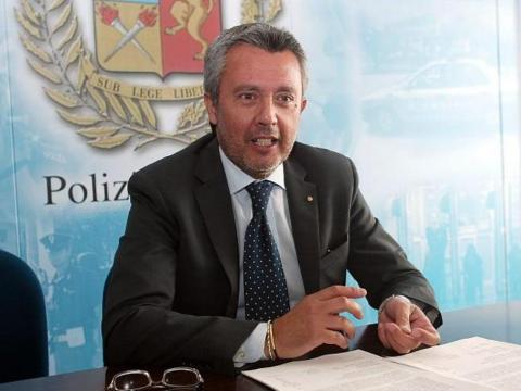 VENEZIA, un Questore di ferro. E' lotta dura ! 