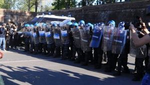 G7: FERMA CONDANNA PER ATTACCHI A FORZE DI POLIZIA A LUCCA 